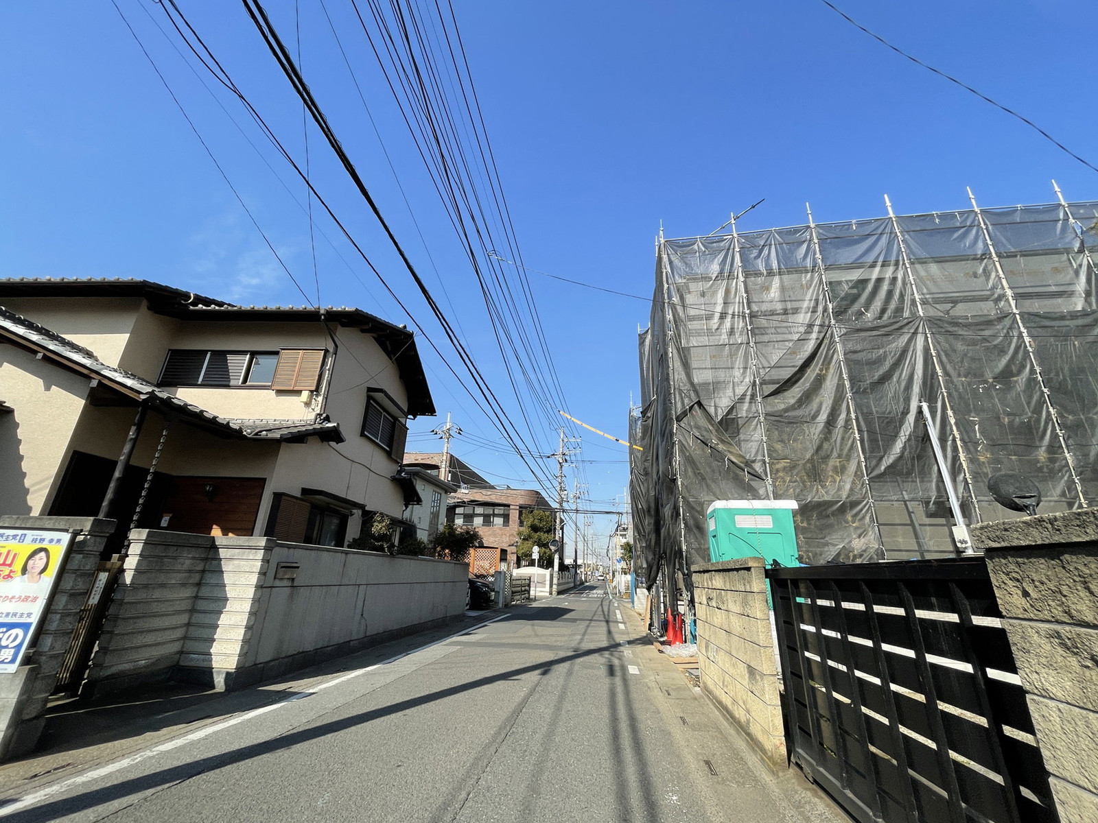 静観ビル前面の通り