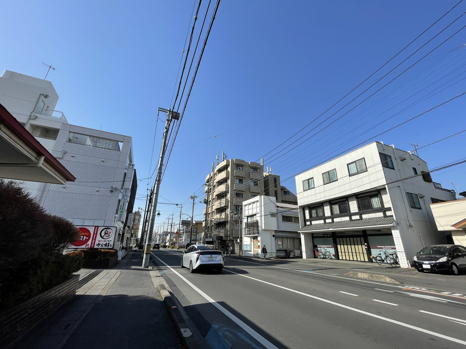 岡部ビル前面の通り