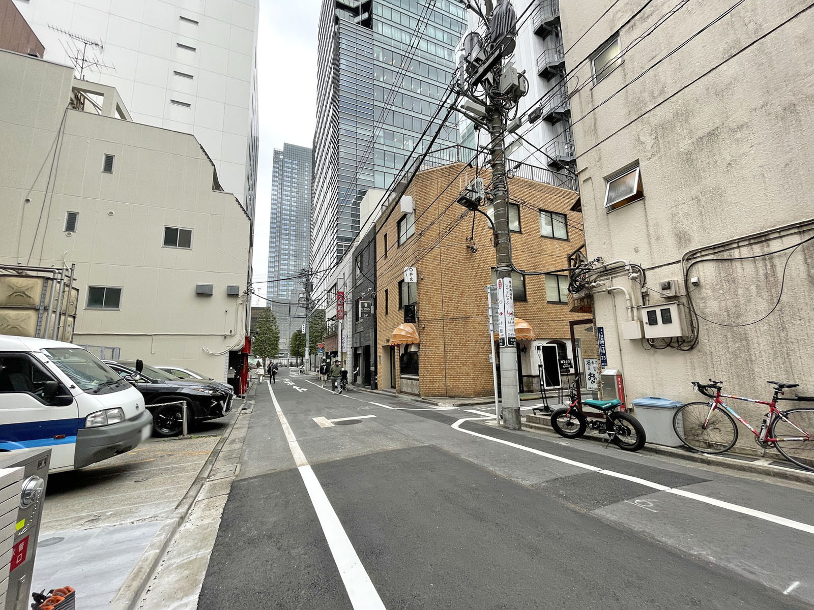 fft Bldg.前面の通り