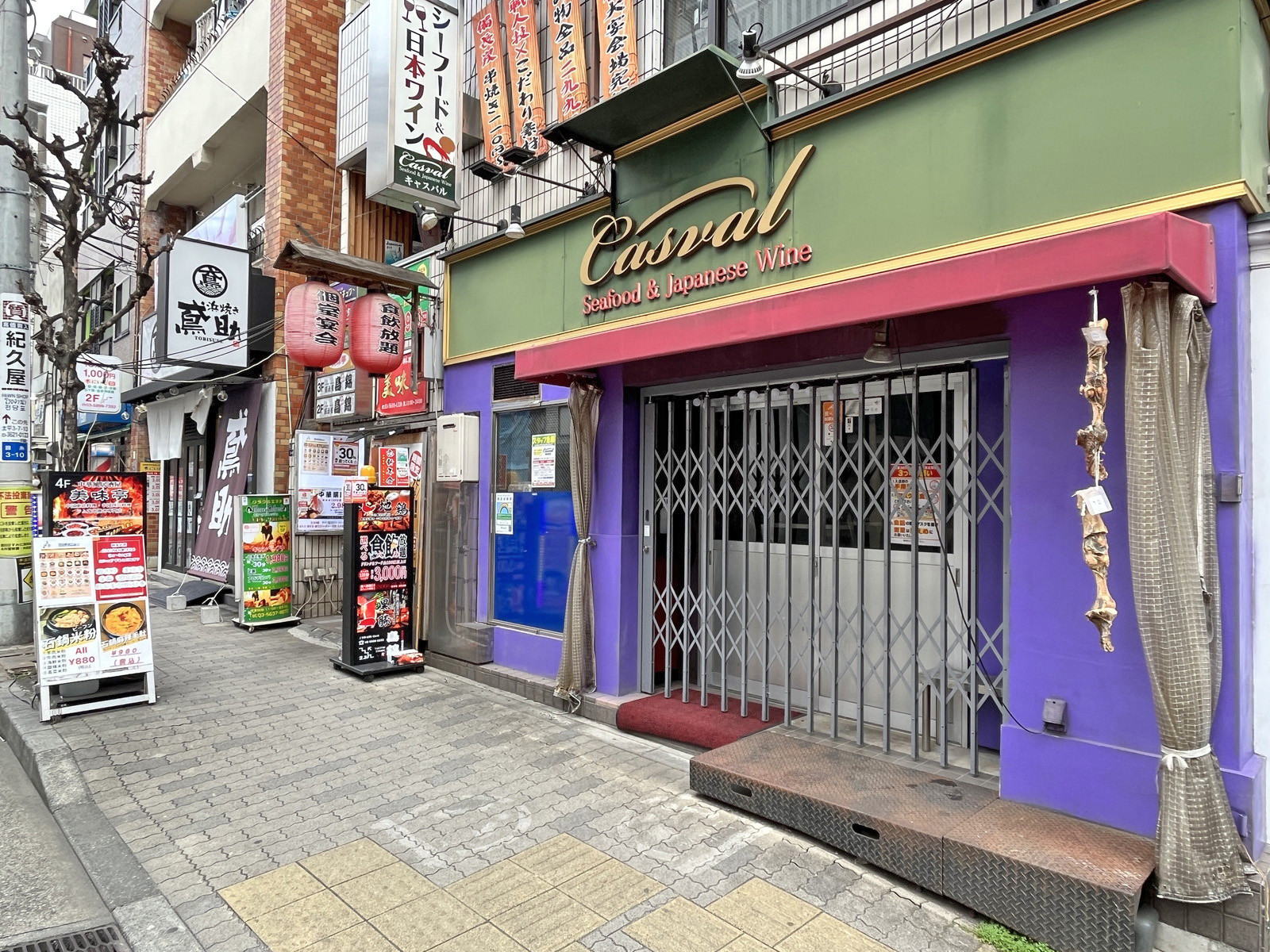 付近には飲食店が充実