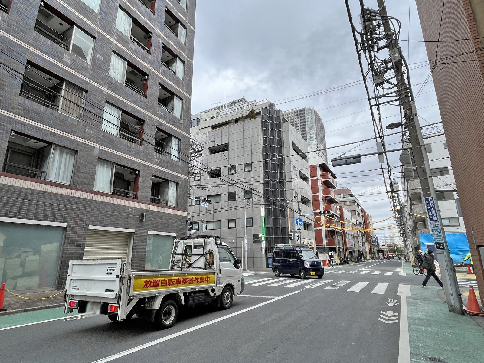 S.HARUYAMAビル前面通り