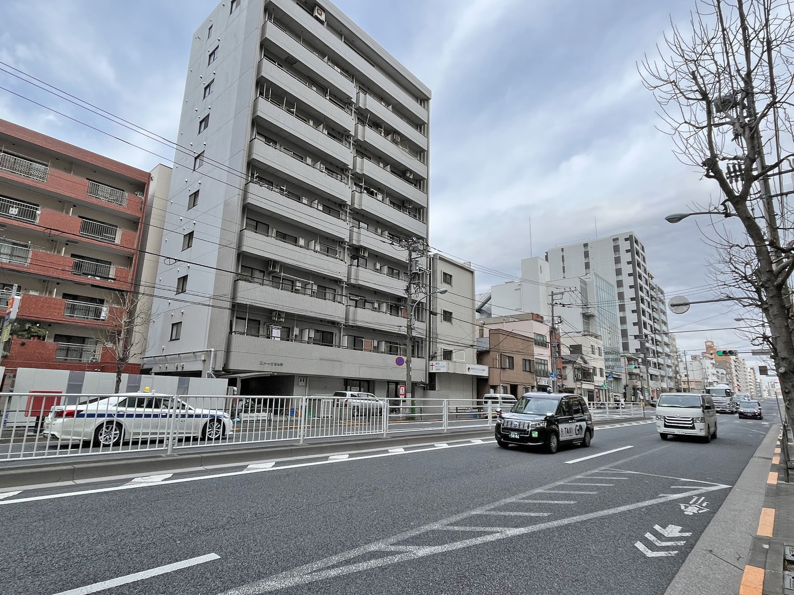 シェグランほり川前面の蔵前橋通り