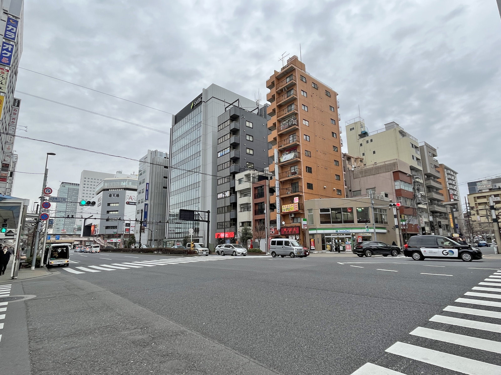 日本生命錦糸町ビル前面の四ツ目通り