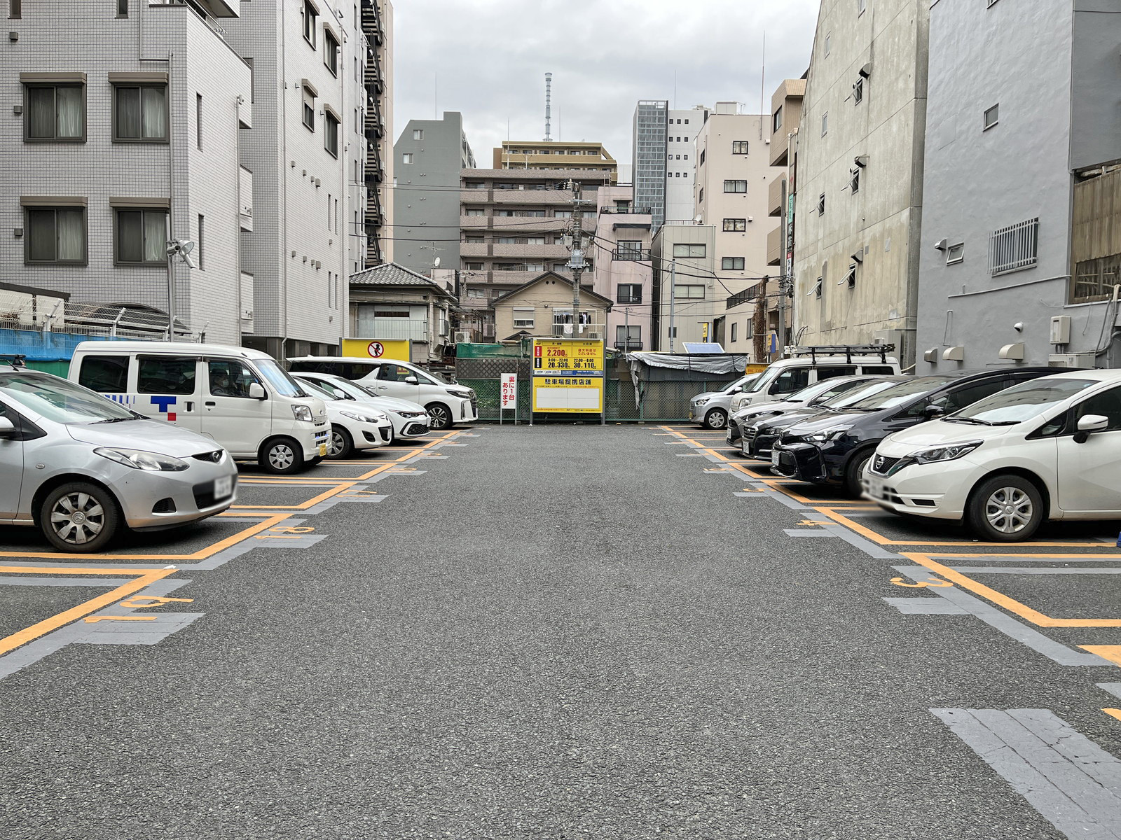 向かいのコインパーキング