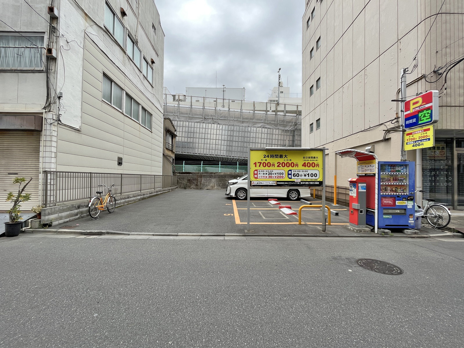 隣のコインパーキング