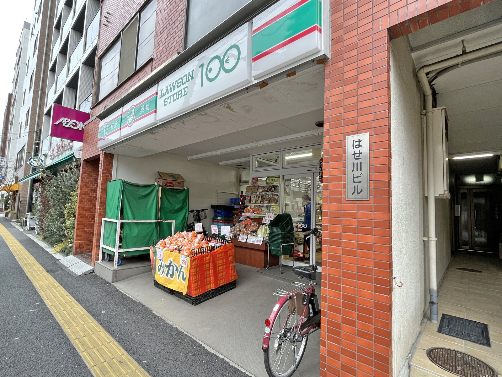 徒歩1分のローソンストア100住吉駅前店