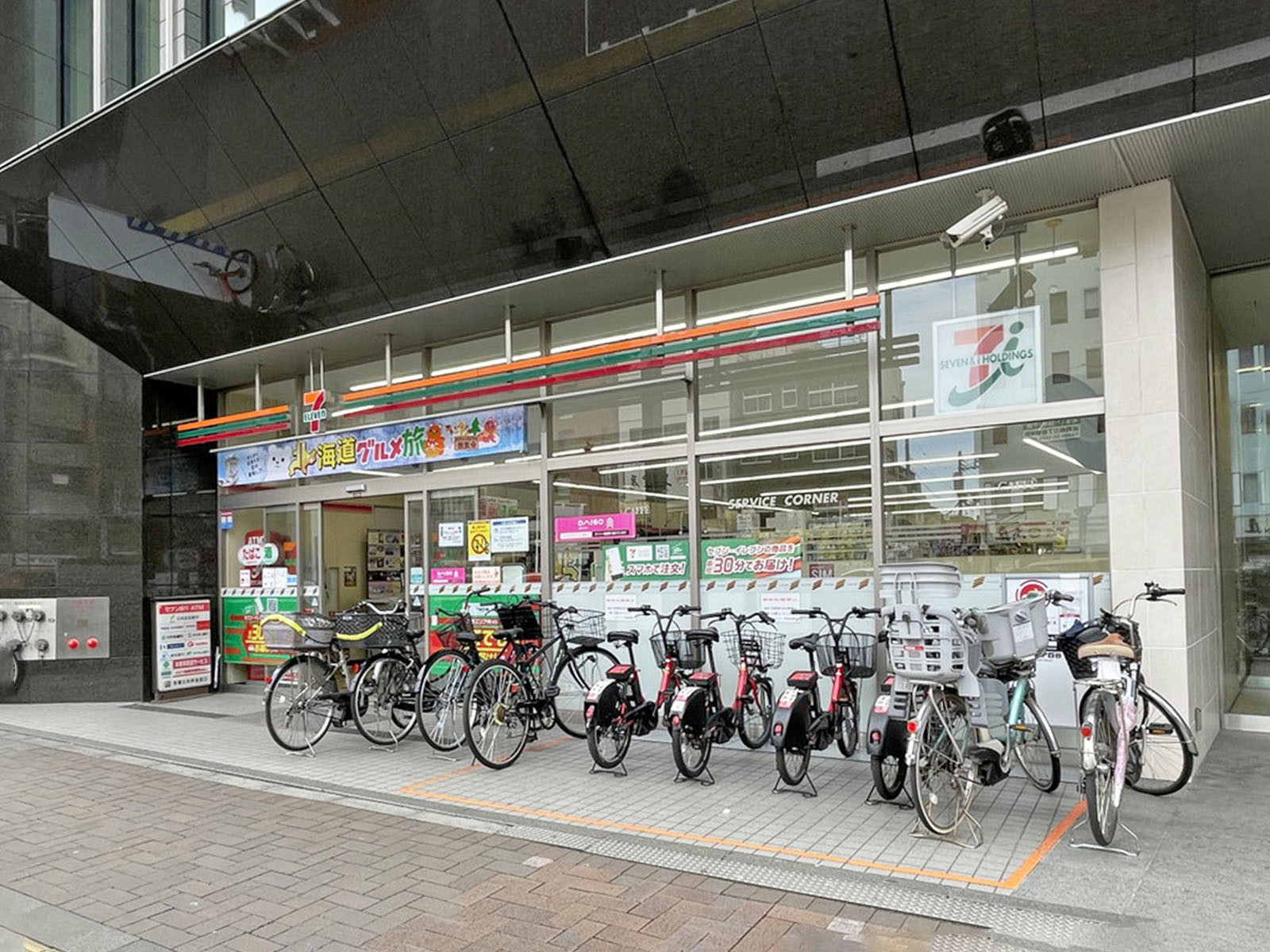 徒歩3分のセブンイレブン四谷3丁目店