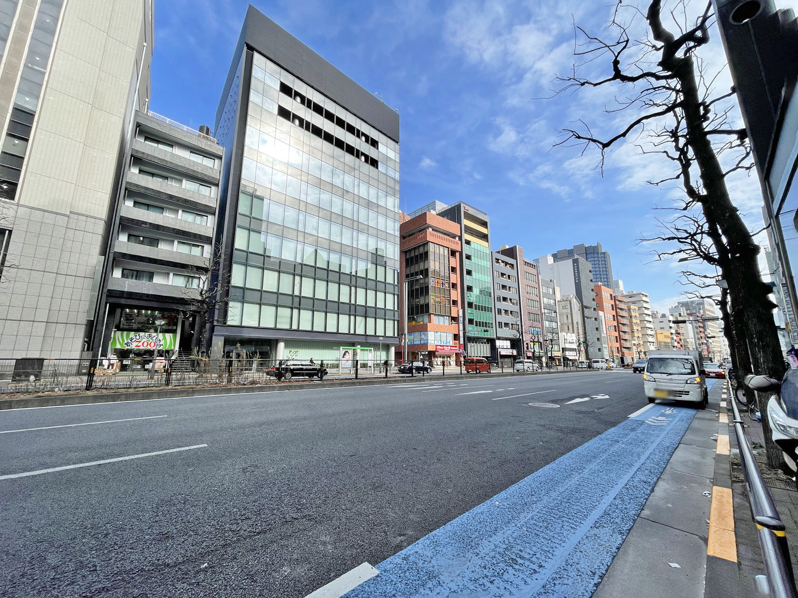 FORECAST四谷前面の通り
