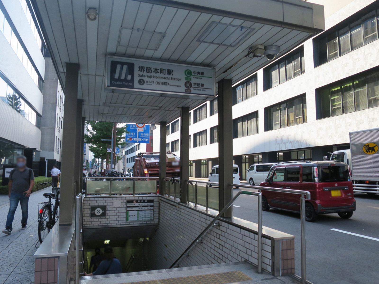 最寄りの「堺筋本町駅」