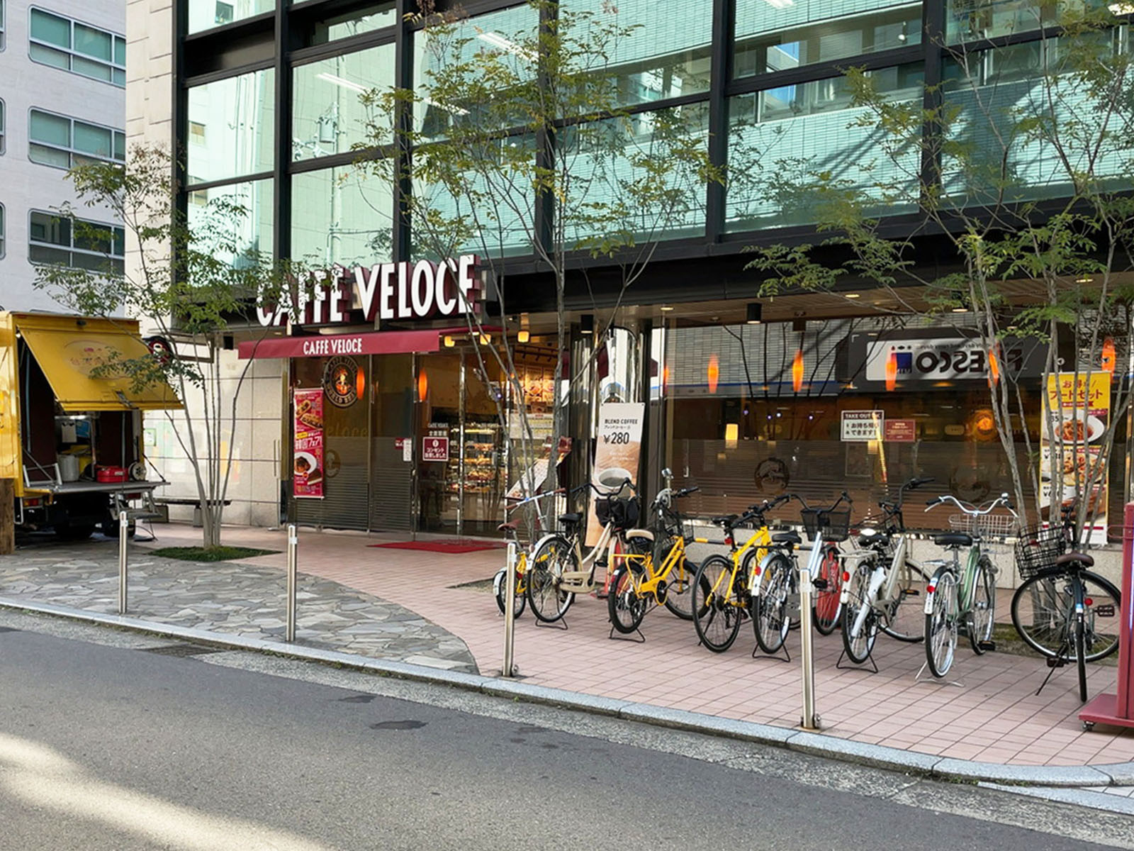 至近のカフェベローチェ備後町三丁目店