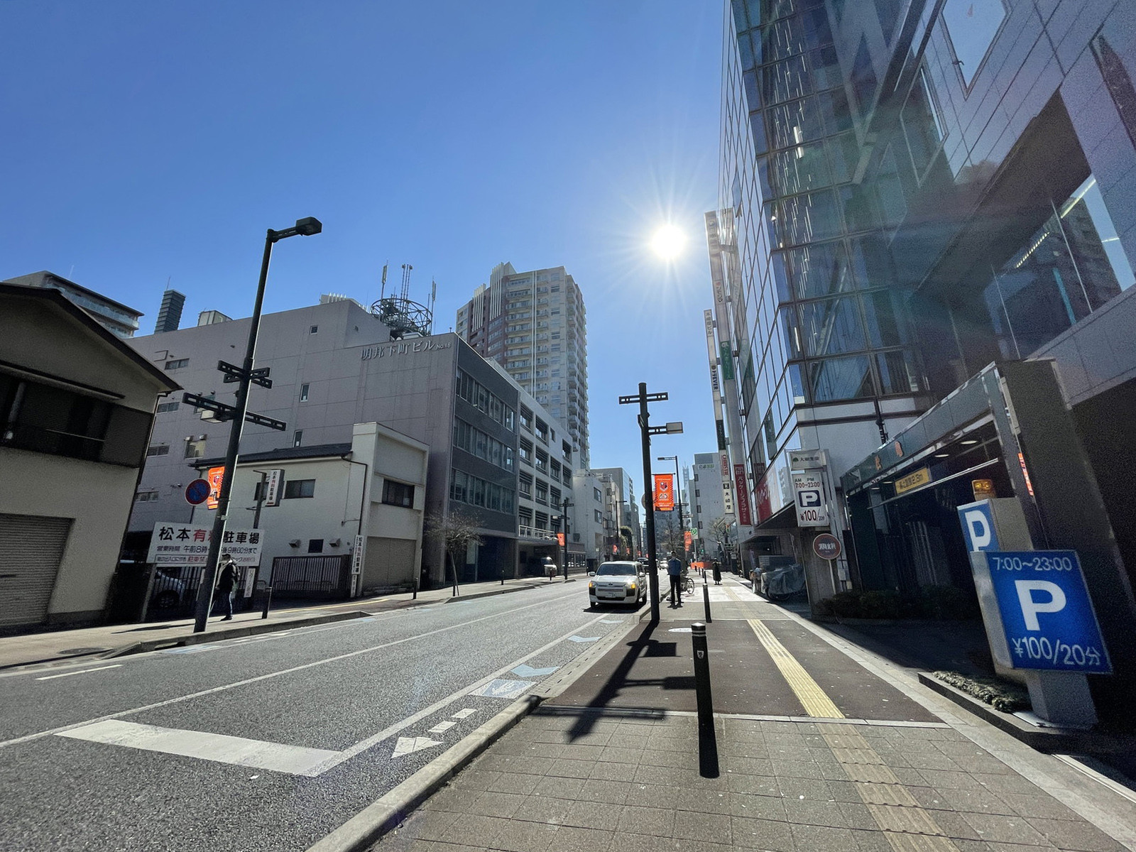 松亀センタービル前面の通り