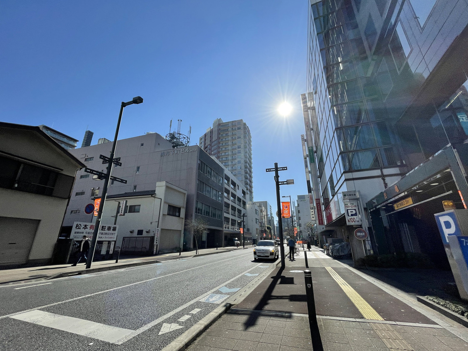 木崎屋ビル前面の通り