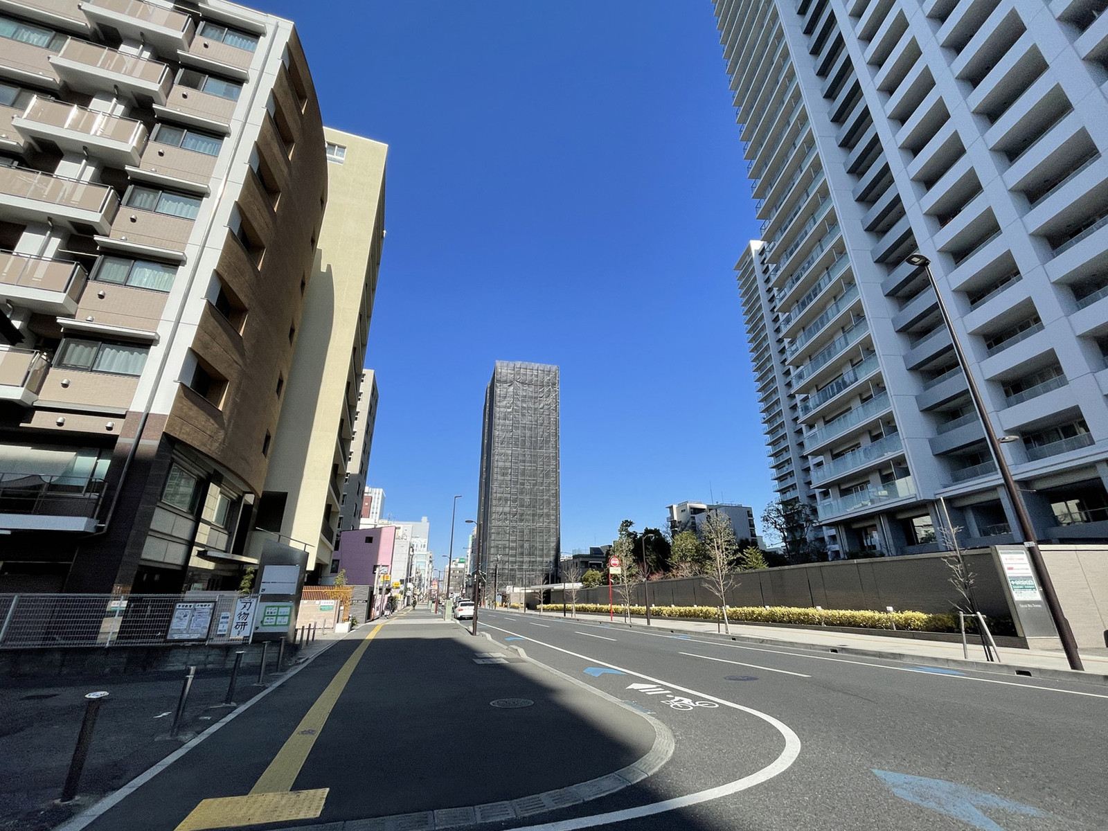 AXIS下町ビル前面の通り