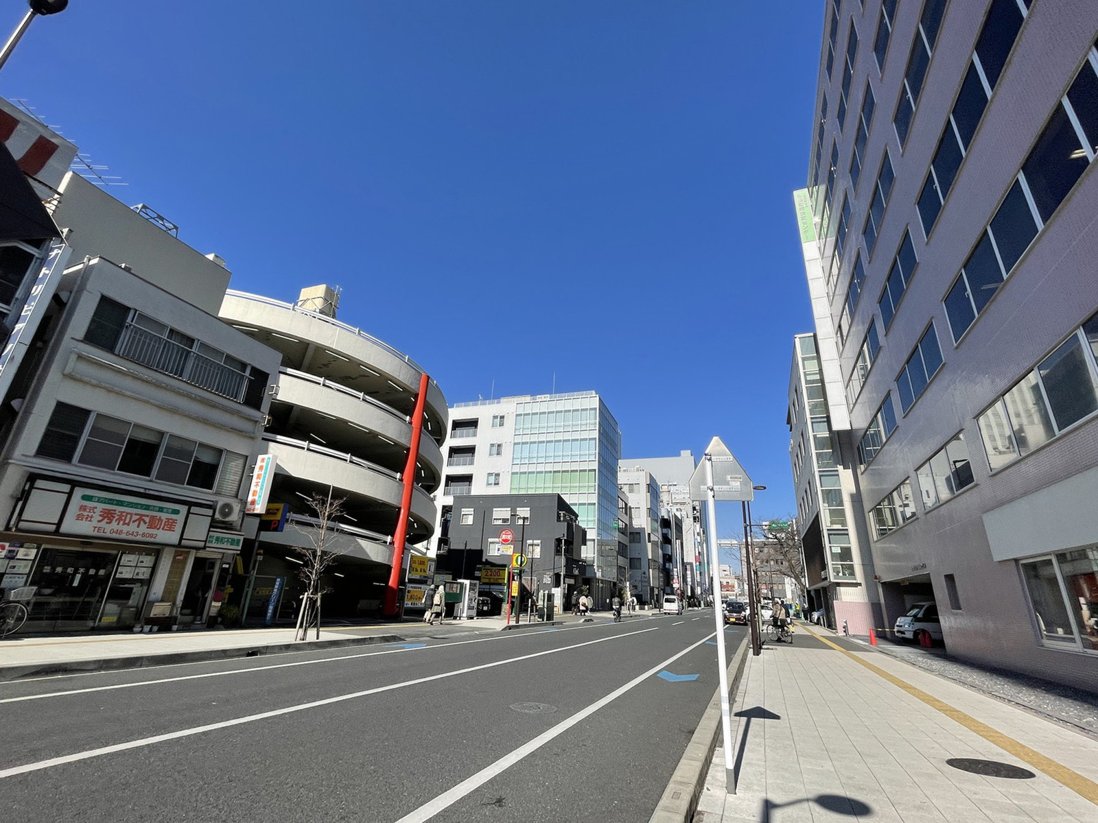 金杉仲町ビル前面の通り