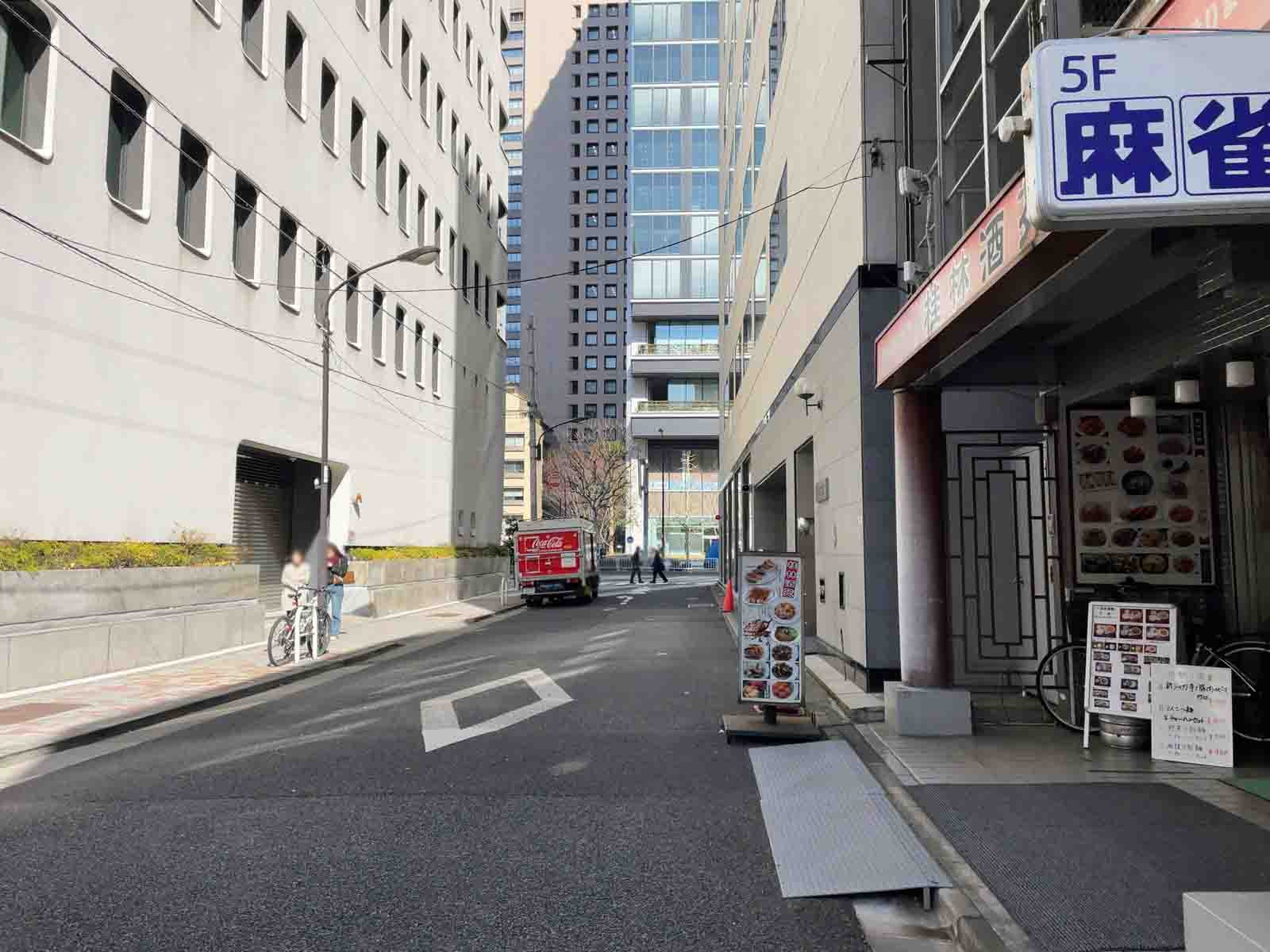 不二ビルディング前面の通り