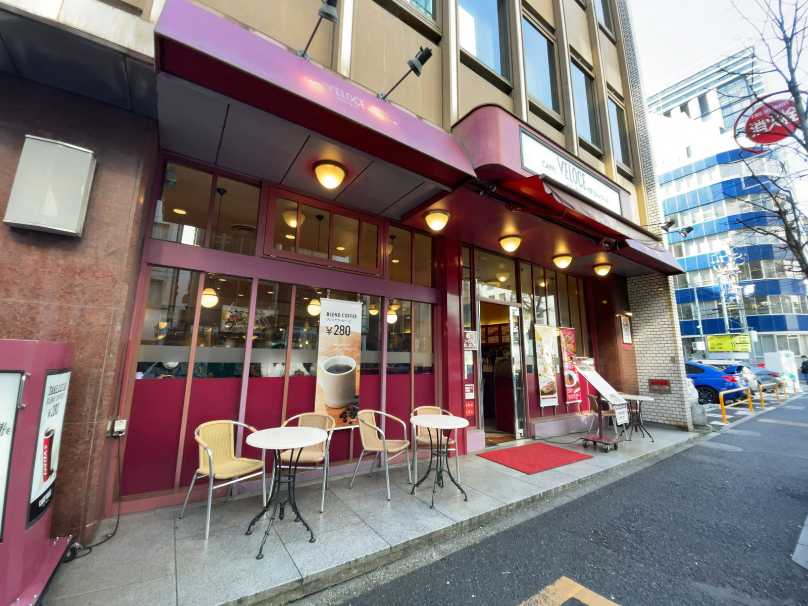 至近のカフェ・ベローチェ 西新橋店