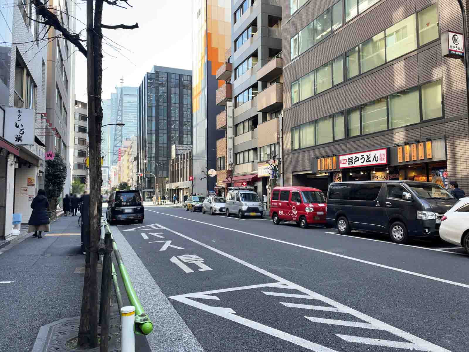 正明冨士ビル前面の通り