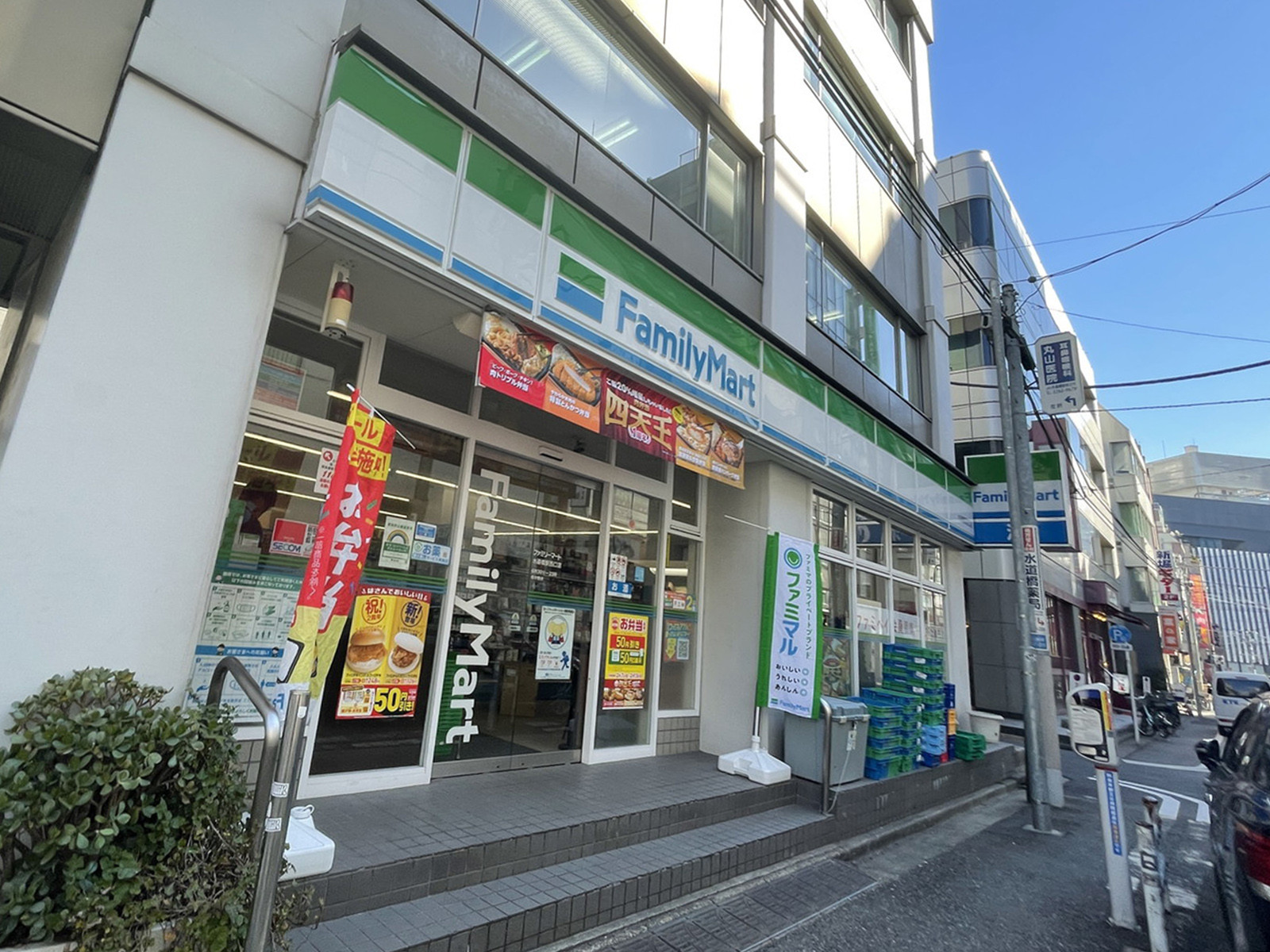 徒歩1分のファミリーマート水道橋駅西口店