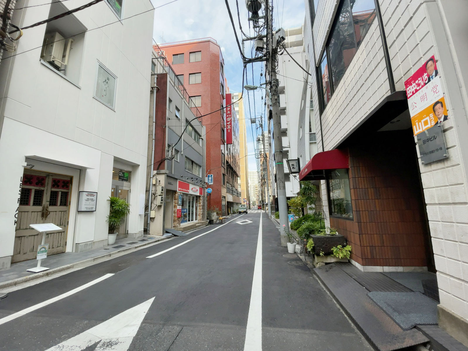 辰中ビル前面の通り