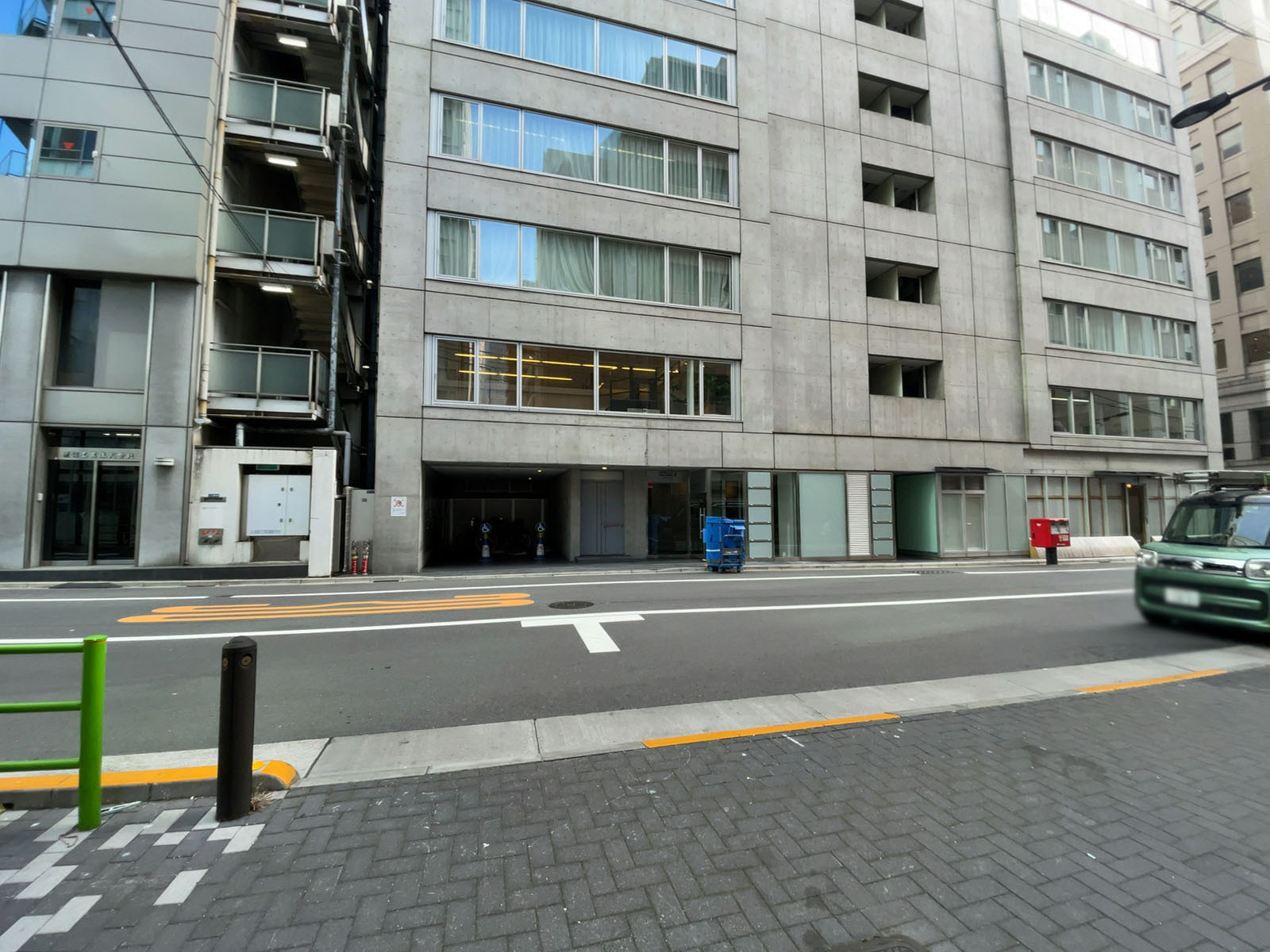 ACN銀座ビル前面の通り