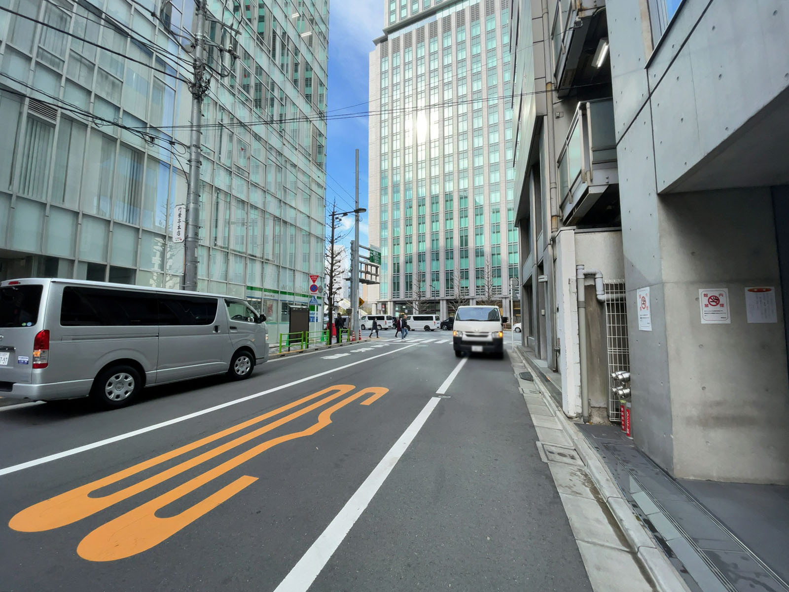 デュープレックス銀座タワー8-14前面の通り