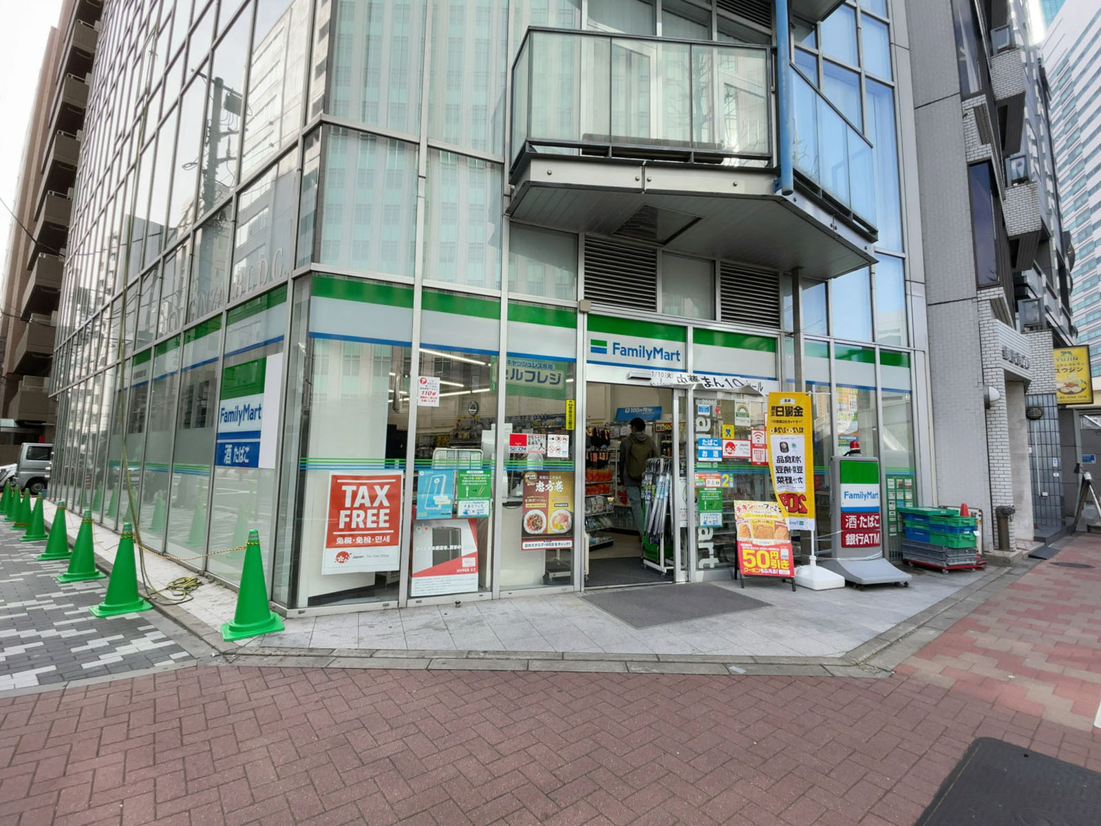 徒歩1分のファミリーマート 銀座昭和通り店
