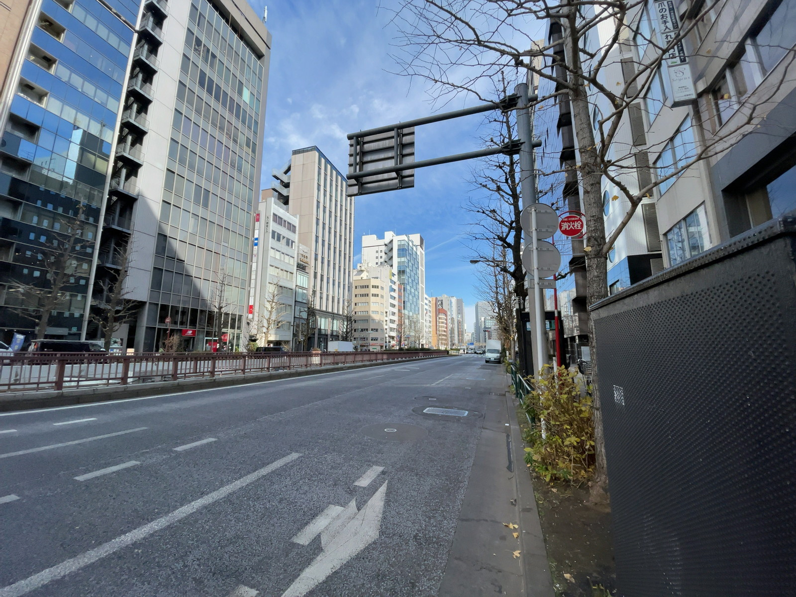 VORT銀座イースト前面の日本橋芝浦大森線