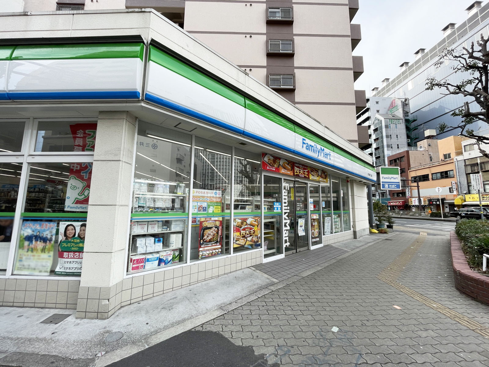 徒歩2分のファミリーマート 江戸堀三丁目店