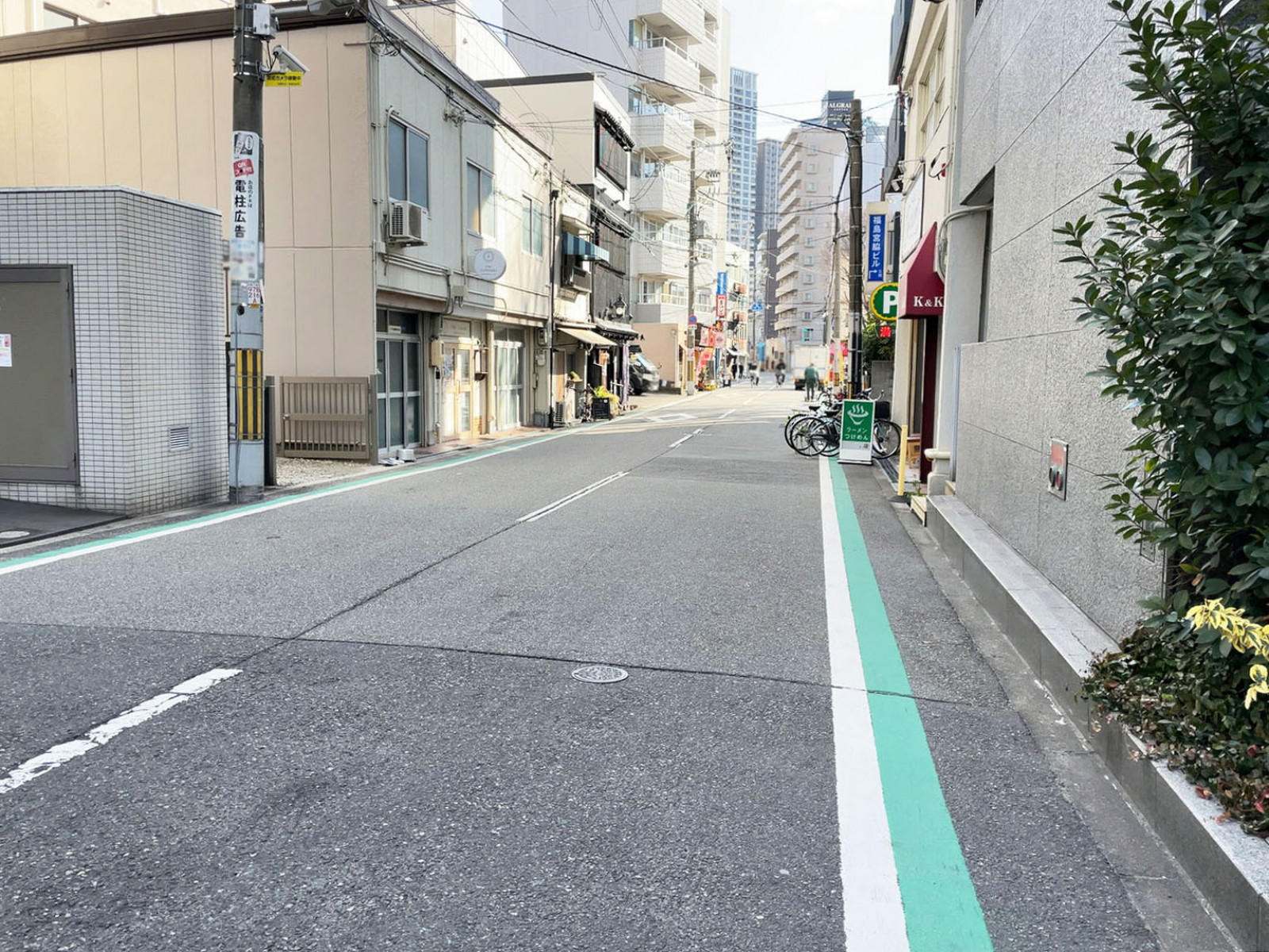 福島宮脇ビル前面の通り