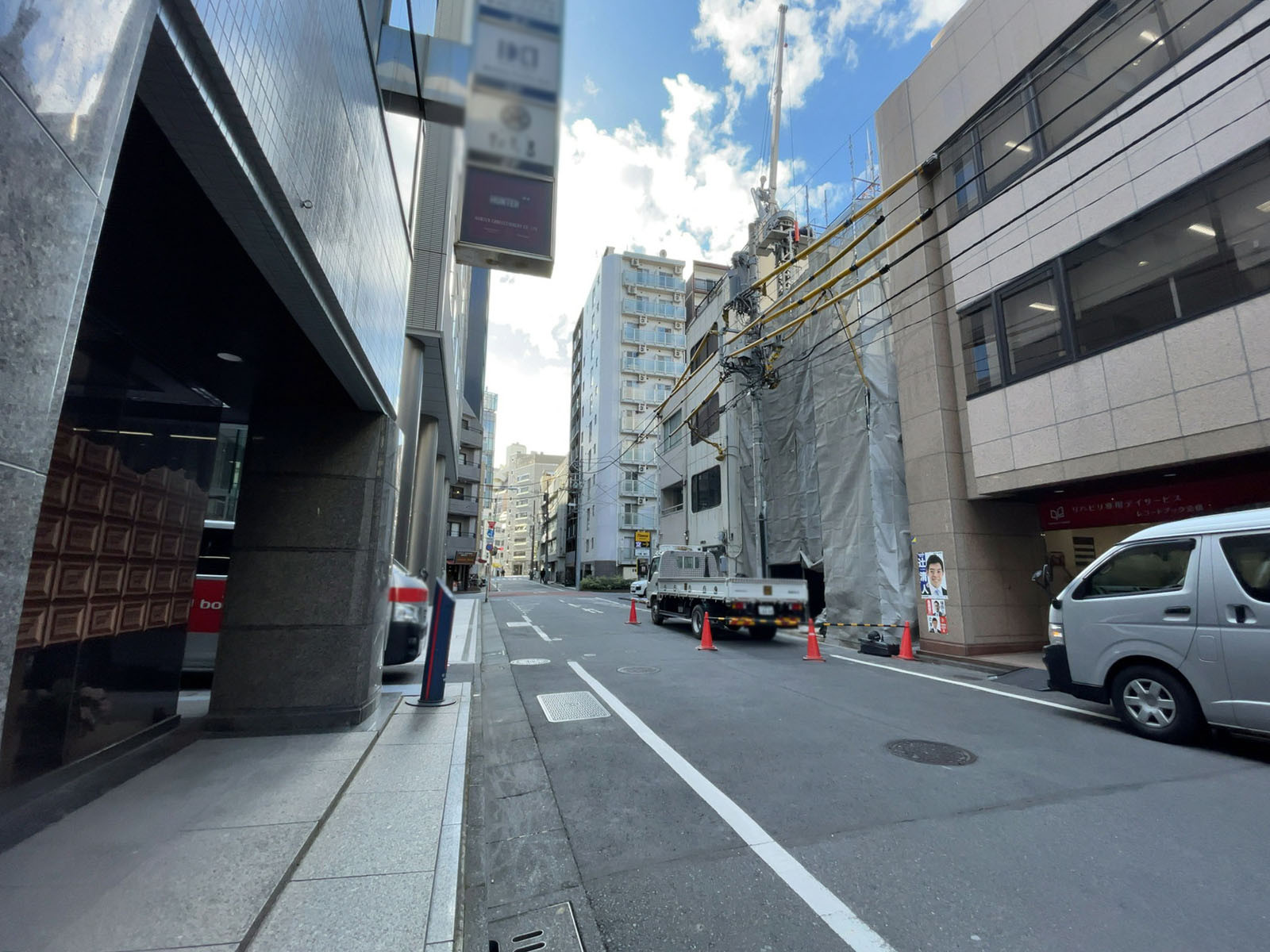 京橋北見ビル東館前面の通り