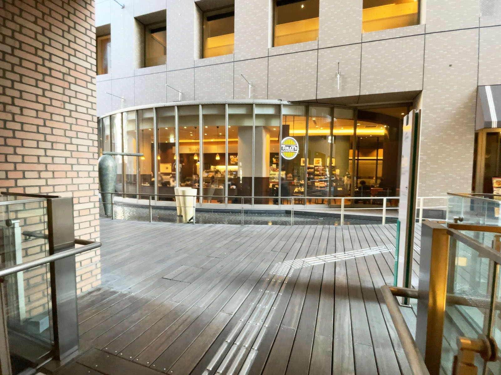 至近のタリーズコーヒー ホテル阪神大阪店