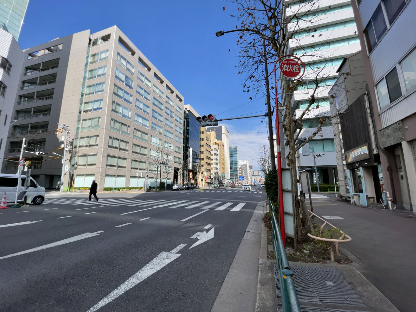 PMO八丁堀前面の新大橋通り