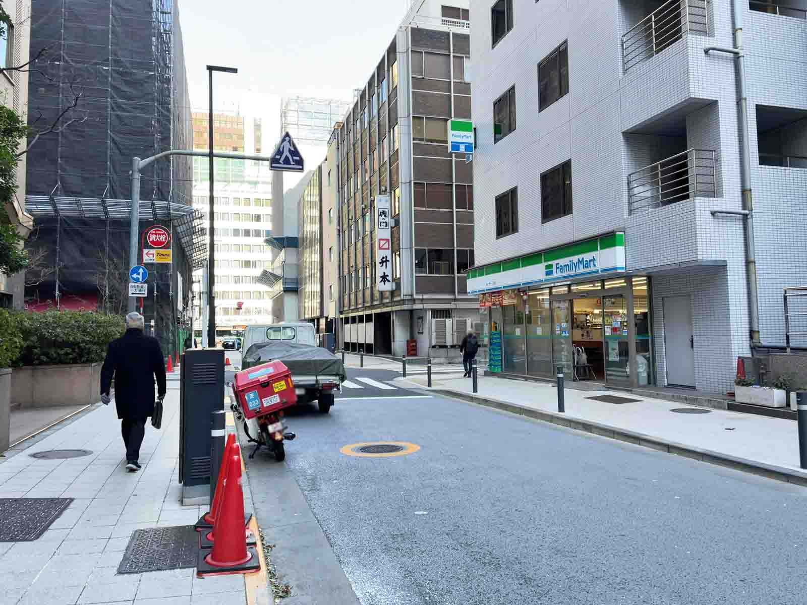 虎ノ門東洋共同ビル前面の通り
