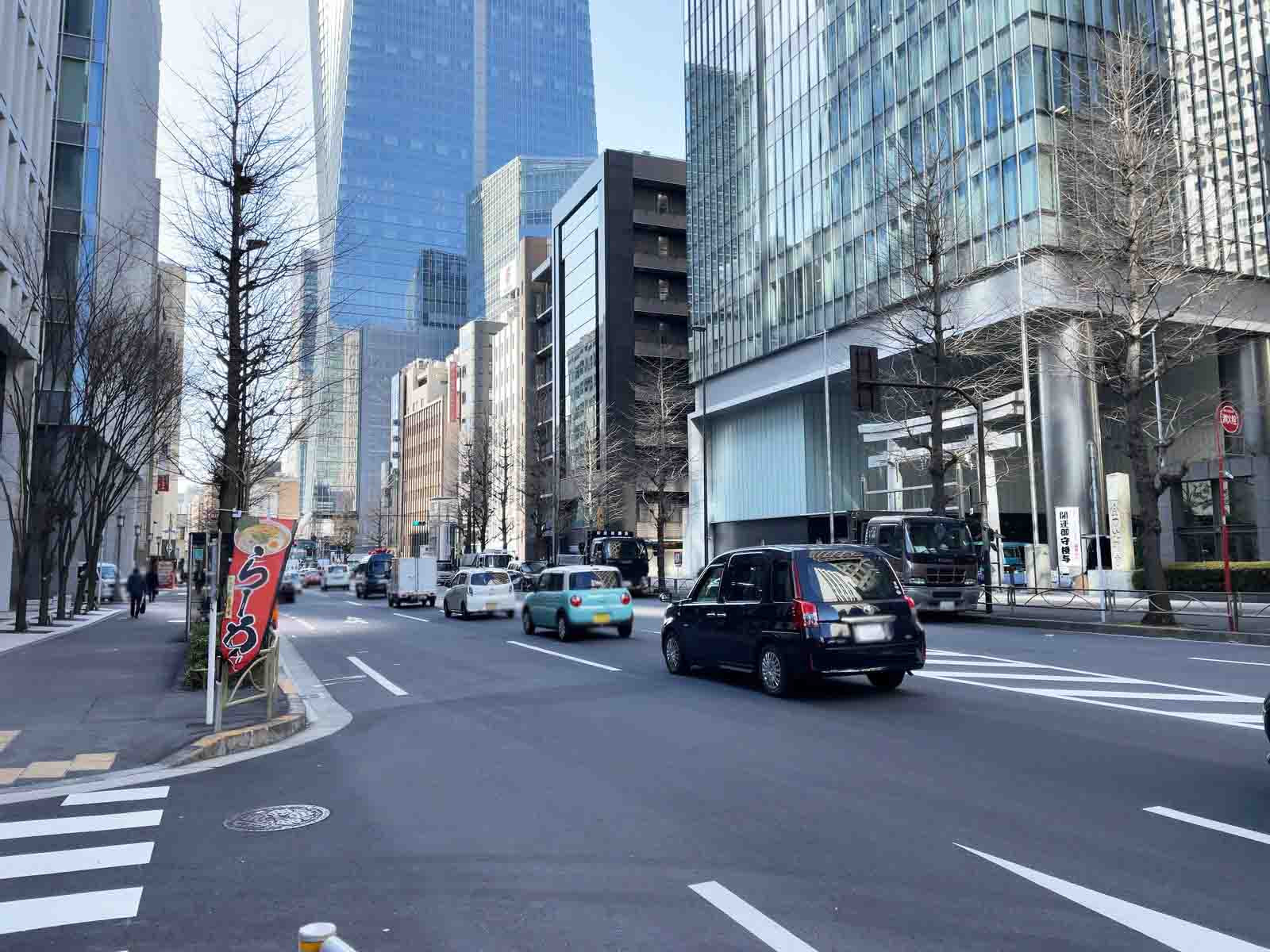 虎ノ門ファーストガーデン前面の桜田通り