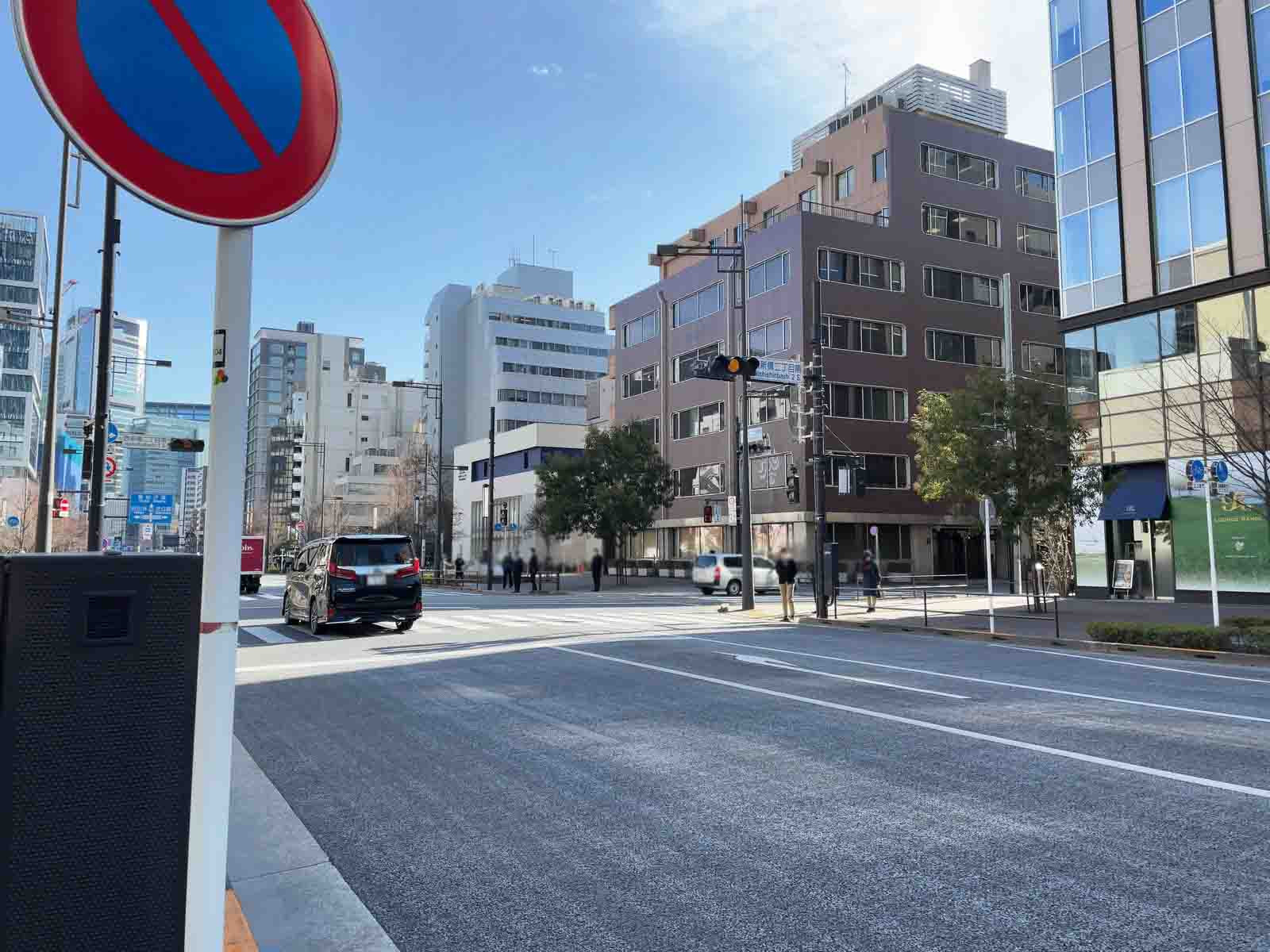 YP虎ノ門前面の新虎通り