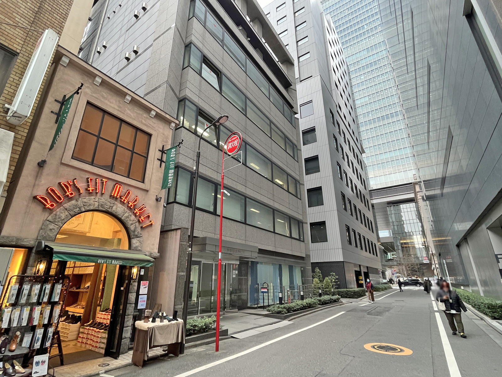 ビュレックス京橋前面通り
