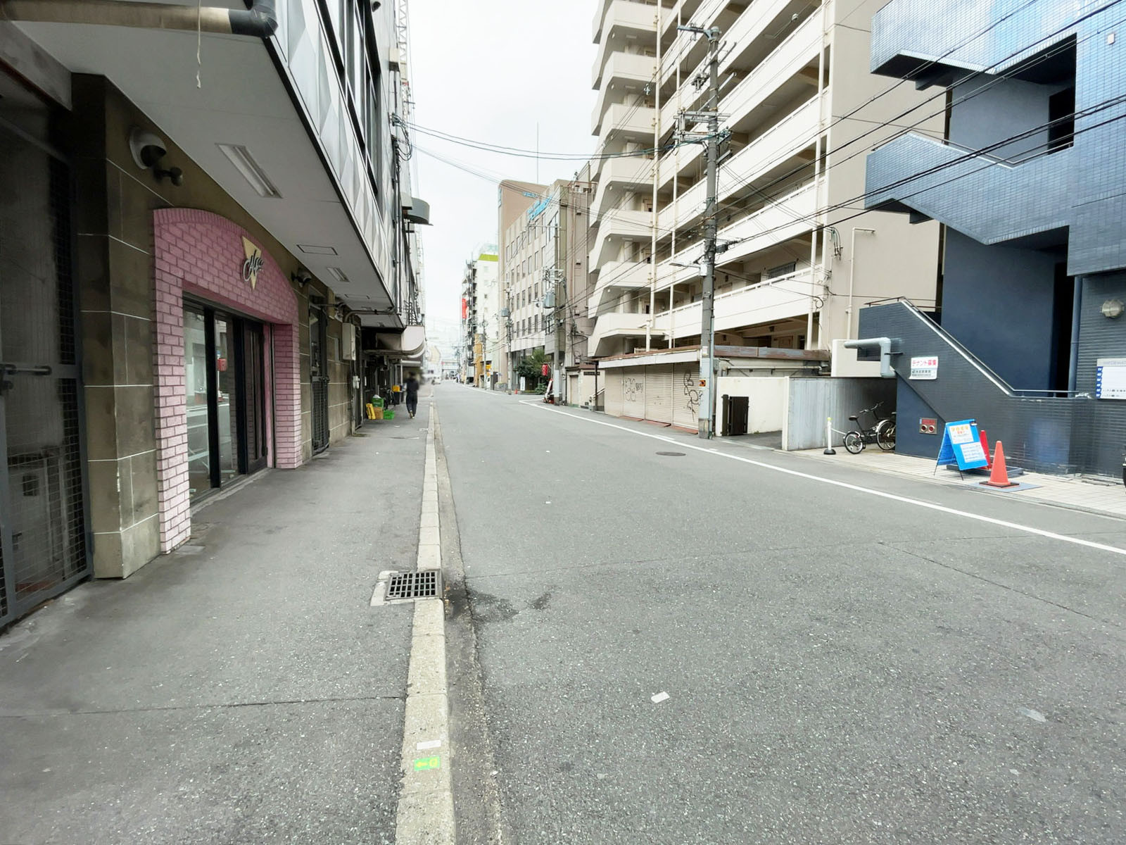 グラン・ビルド岩城前面の通り