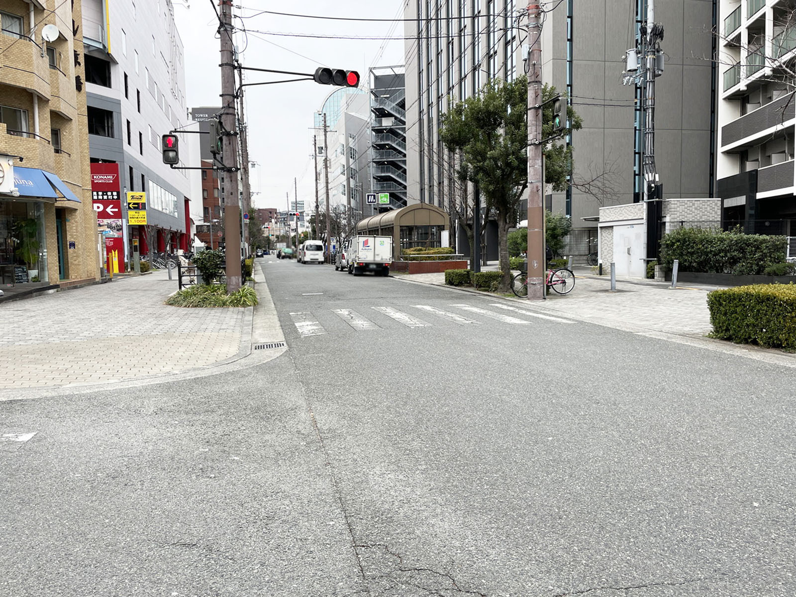 京橋フロントビル前面の通り