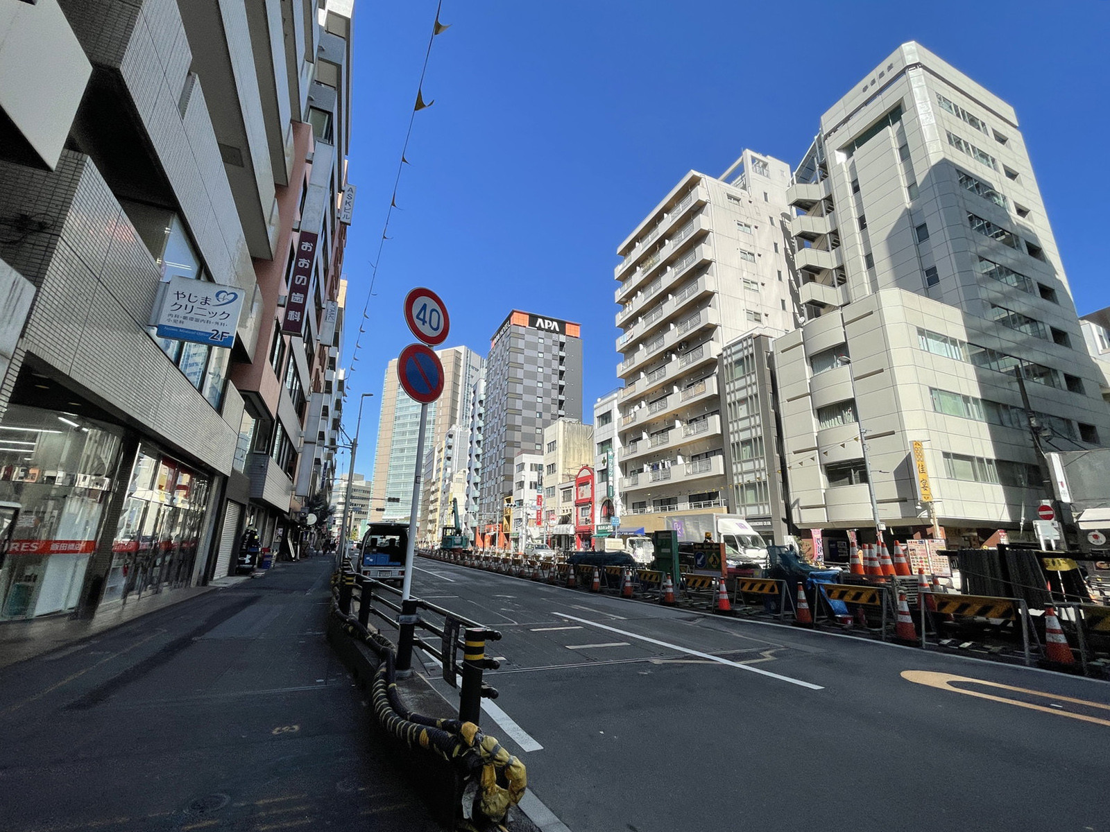 クリエイトビル前面の通り