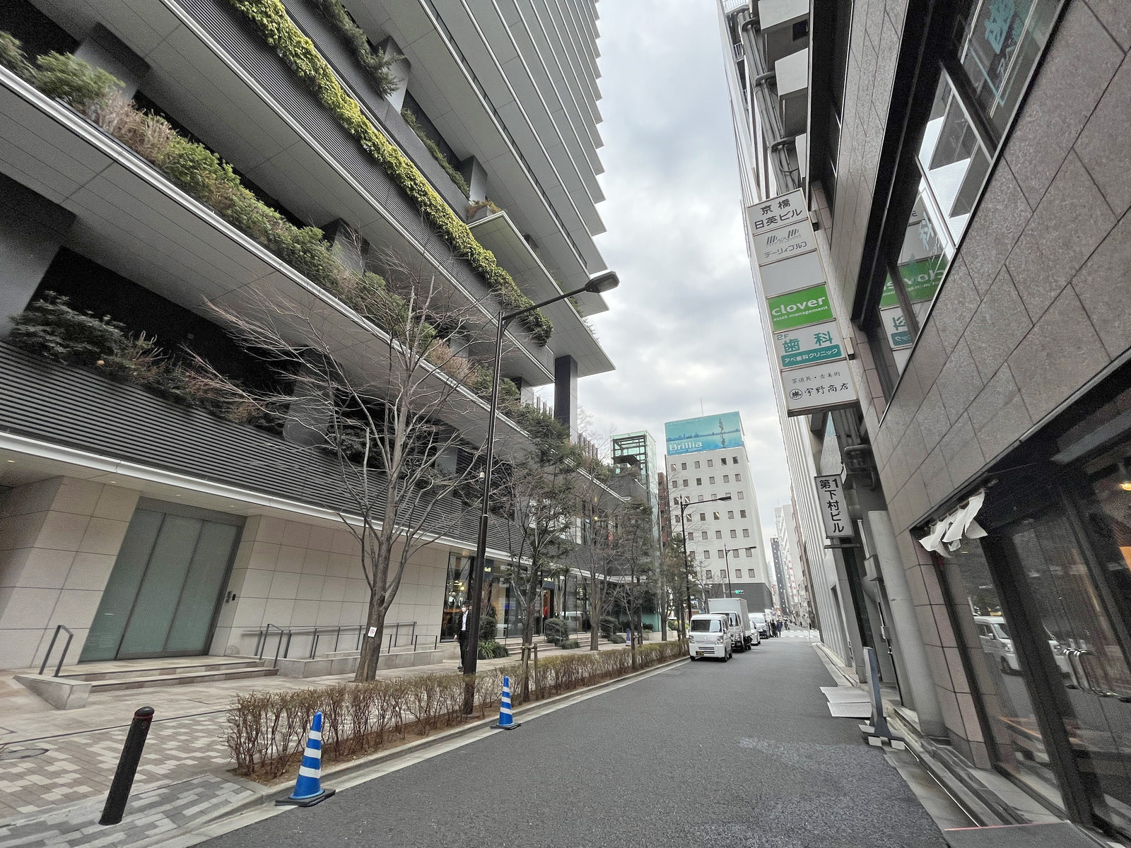 京橋日英ビル前面通り