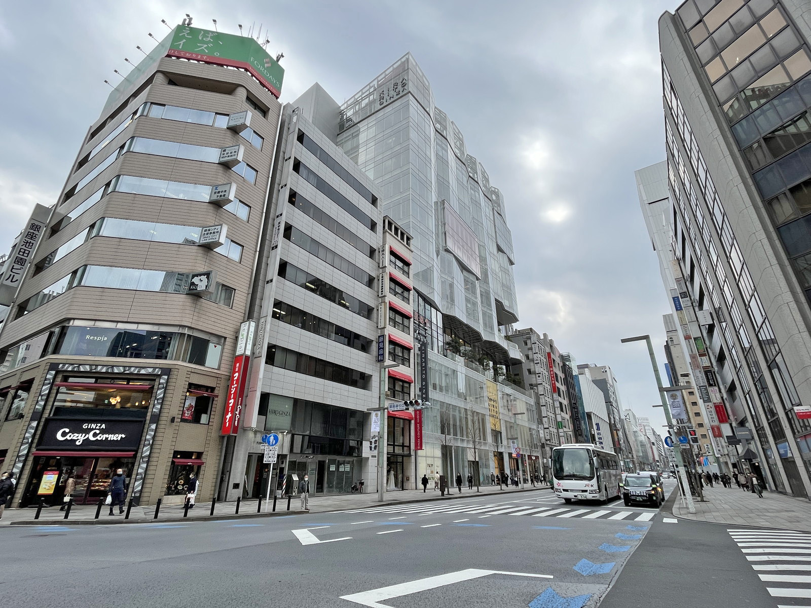 サクセス銀座ファーストビル前面の京橋中央通り