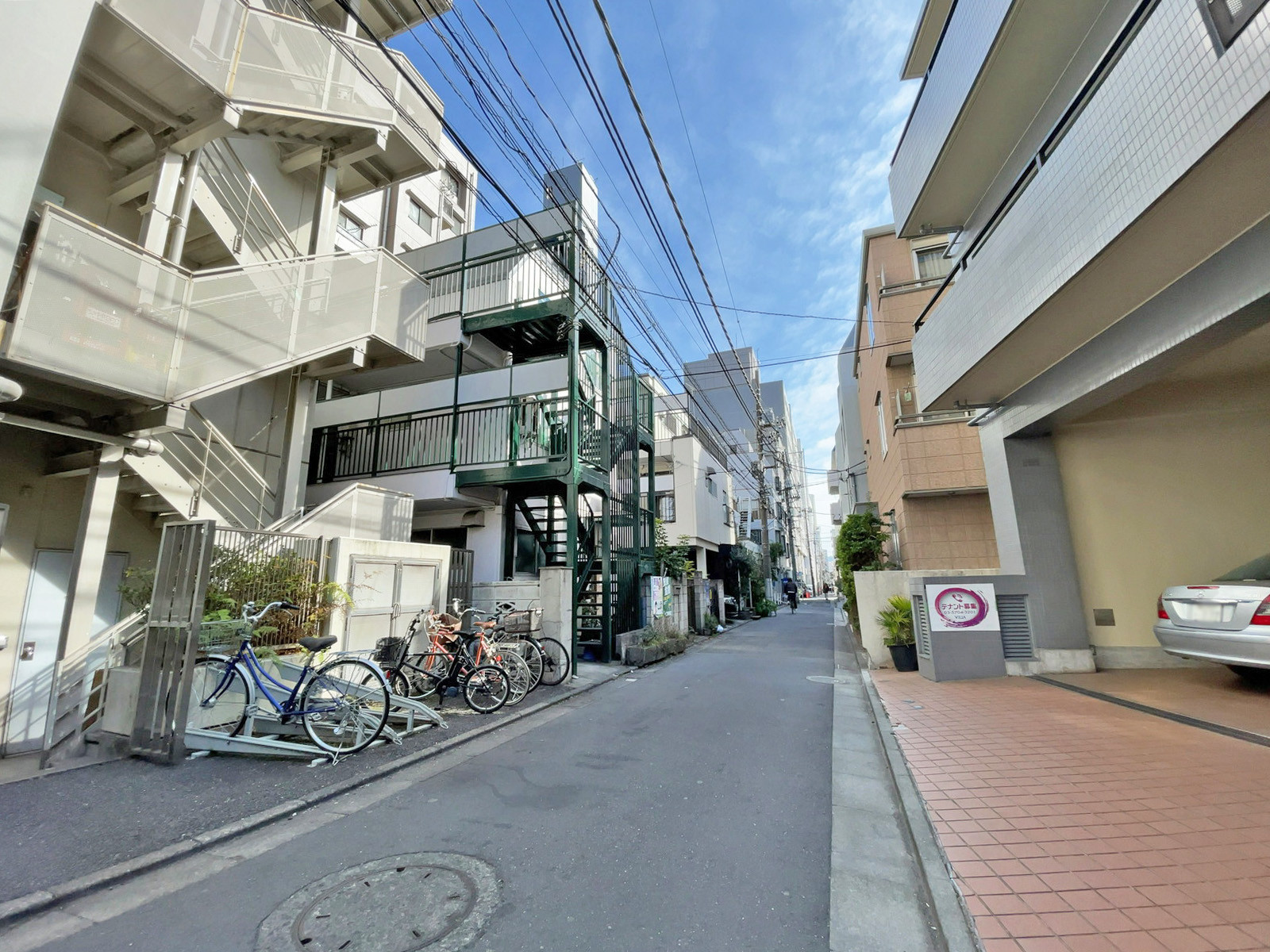パールビル前面の通り