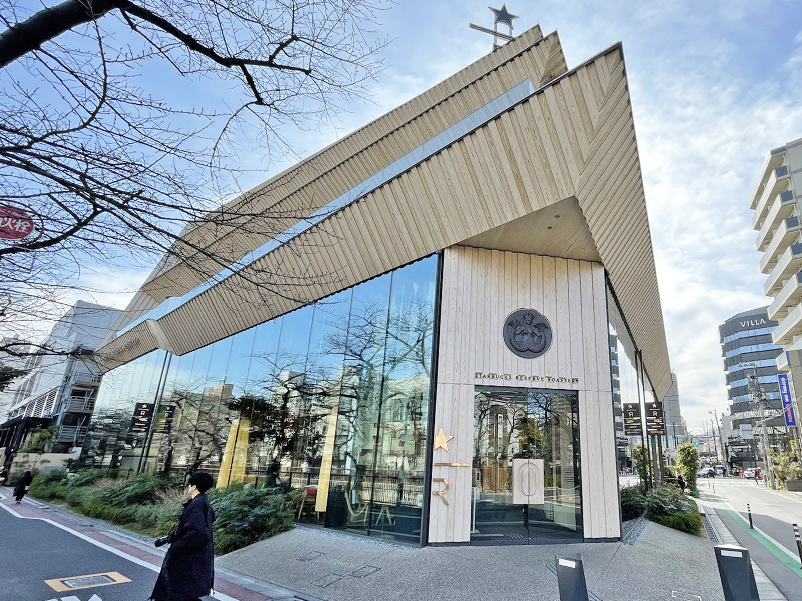 徒歩3分STARBUCKS RESERVEROASTERY TOKYO