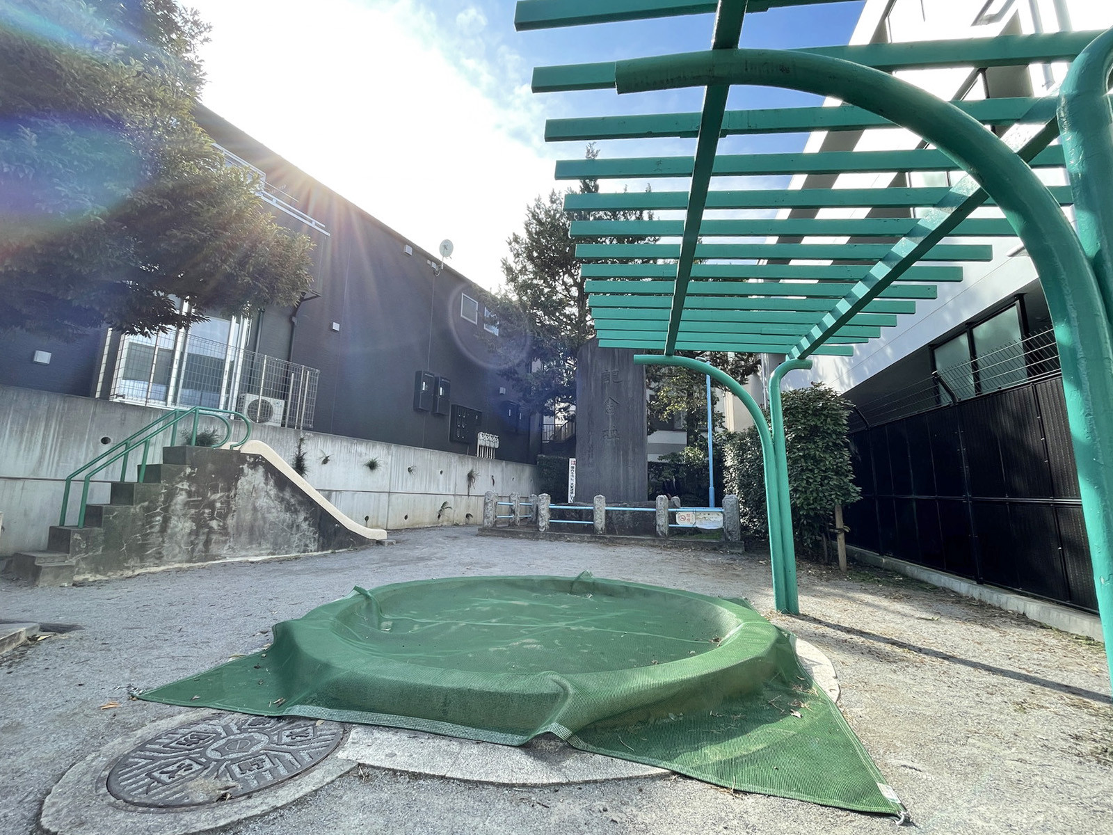 付近の小川児童遊園