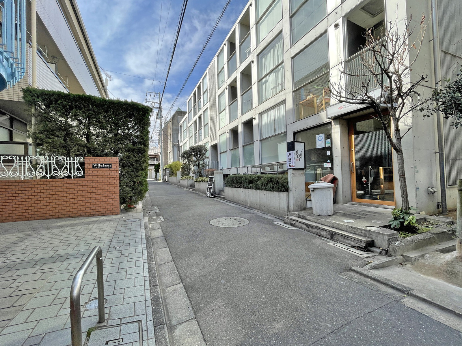 第一山本ビル前面の通り