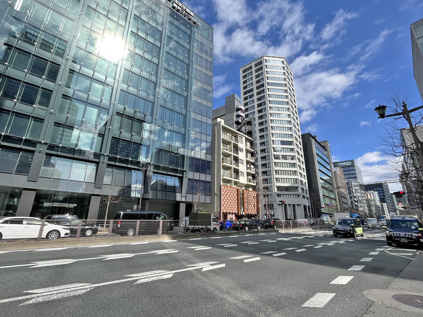 VORT紀尾井町前面の新宿通り