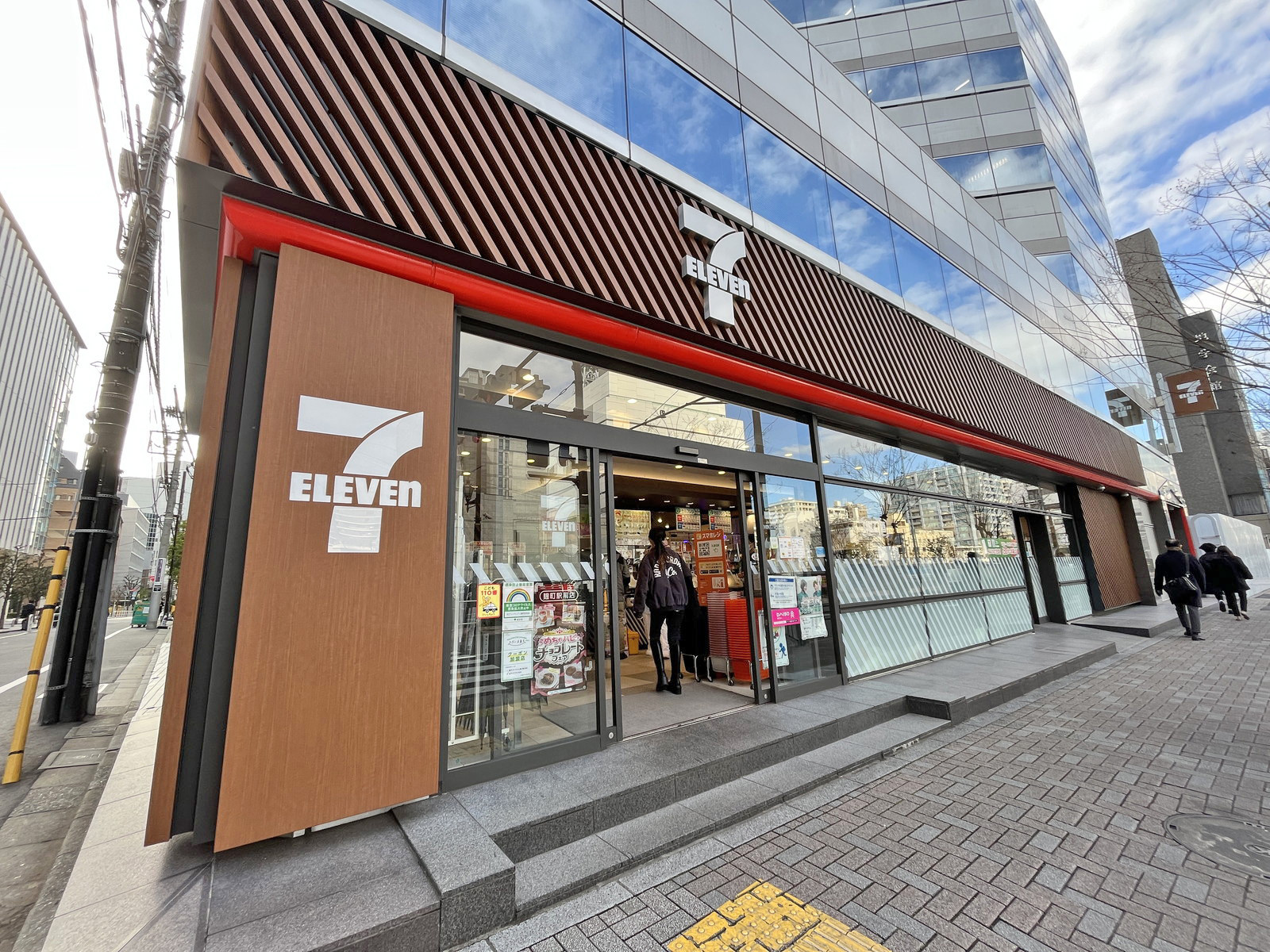 徒歩1分のセブンイレブン麹町駅前店