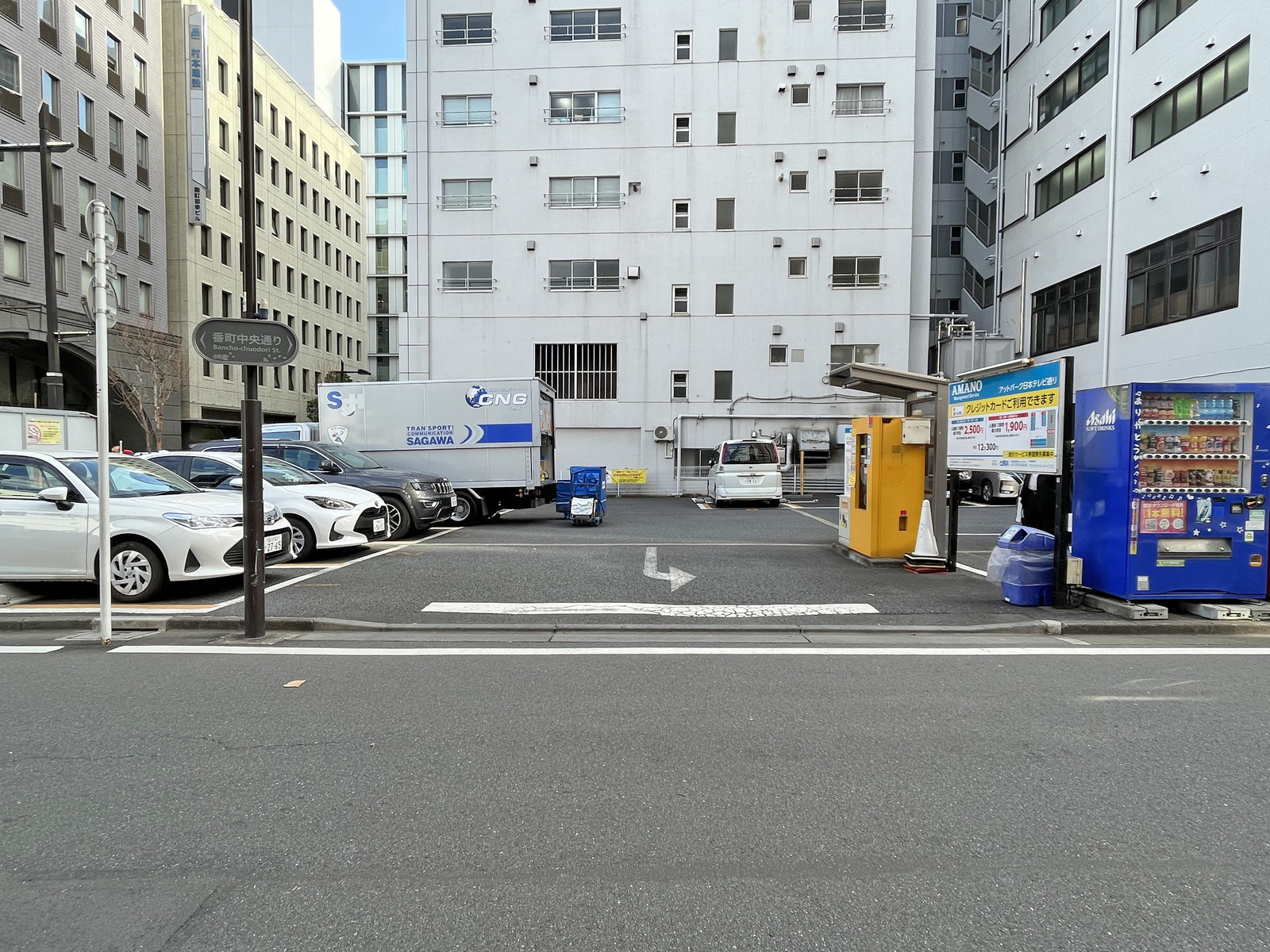 隣のコインパーキング