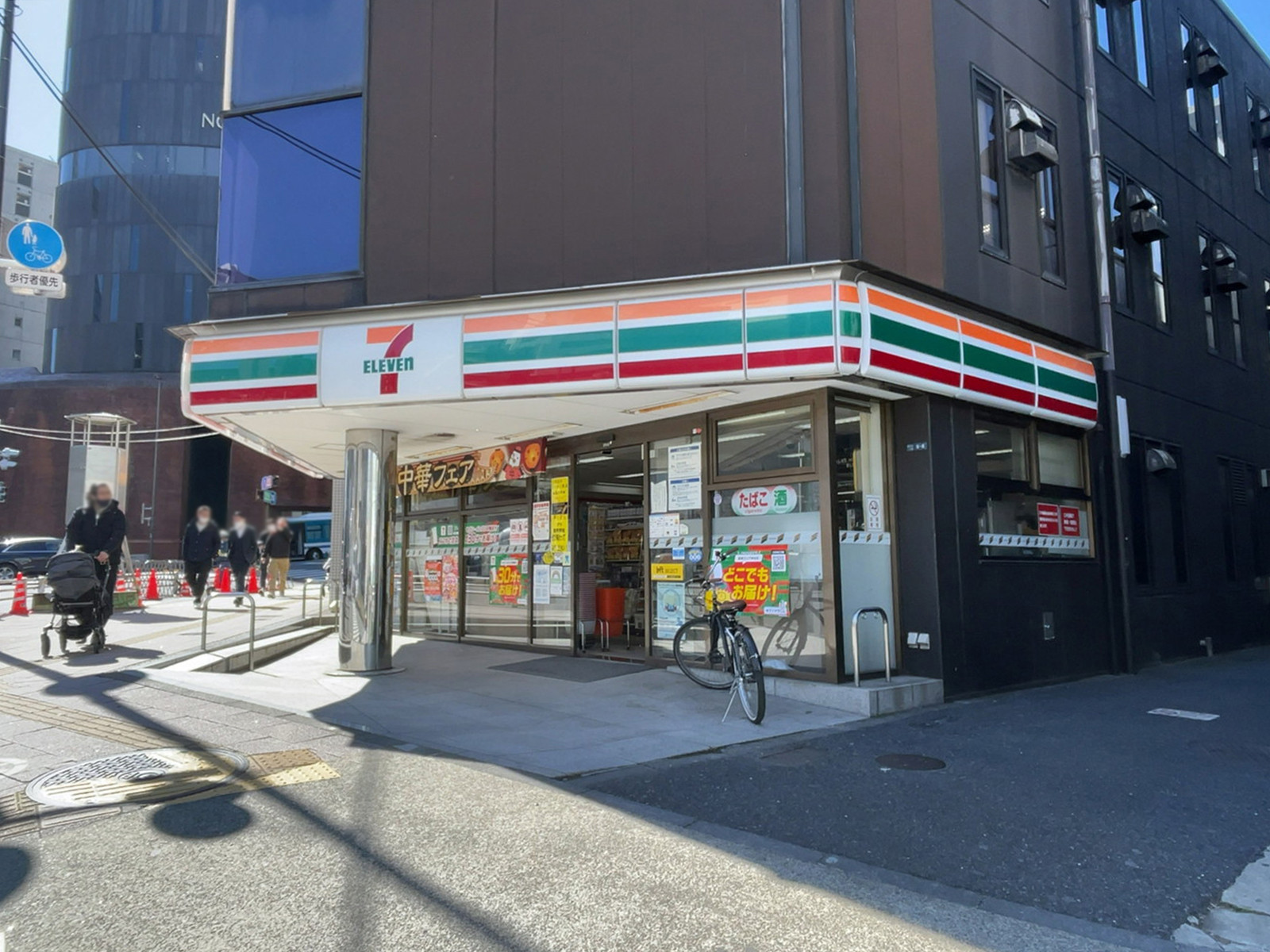 近くのセブンイレブン 港区飯倉店