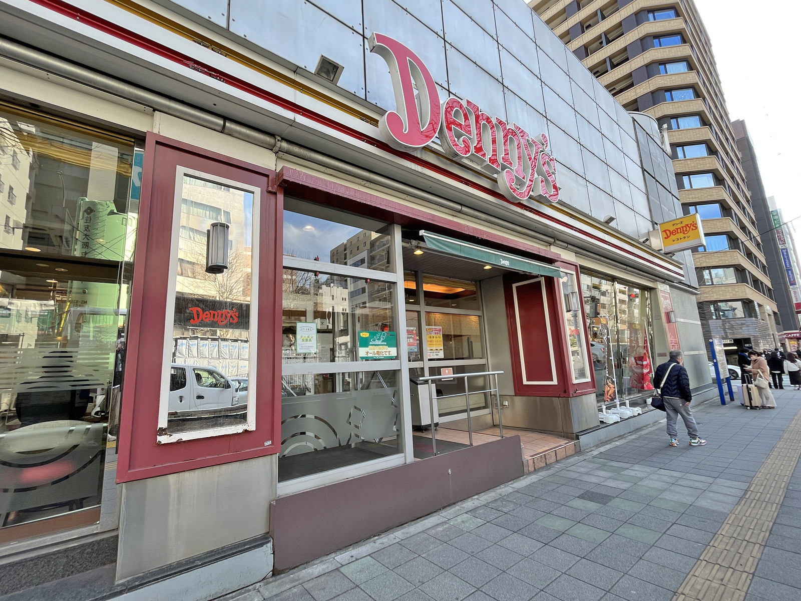 徒歩5分のデニーズ築地店
